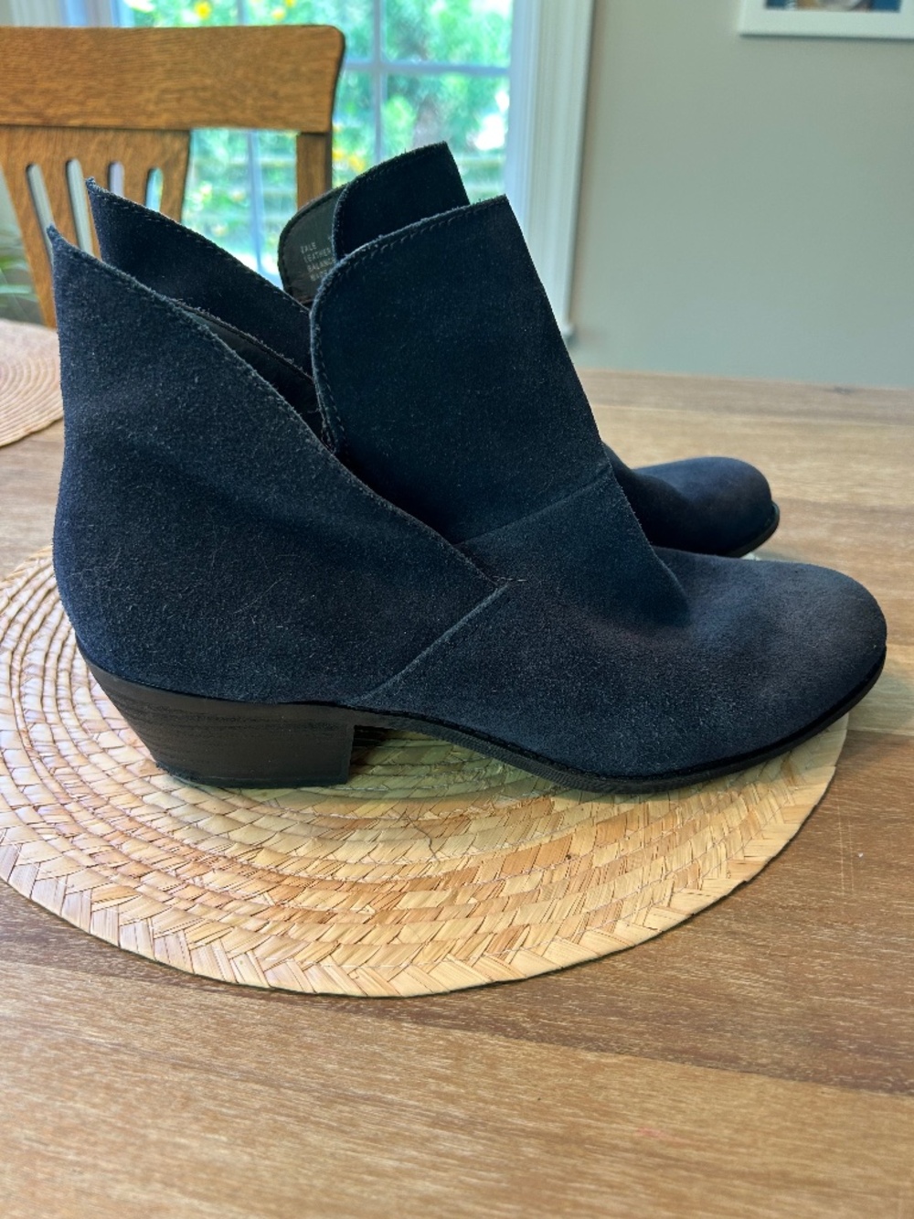 WOMEN'S ME TOO ZALE BLUE SUEDE LEATHER ANKLE BOOTIES - SIZE 10